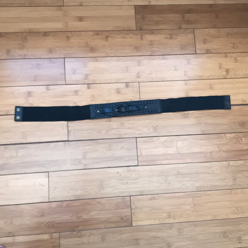 ❤️‍🔥 $5 ❤️‍🔥 or 3 /$12 ❤️‍🔥 Black H&M Belt